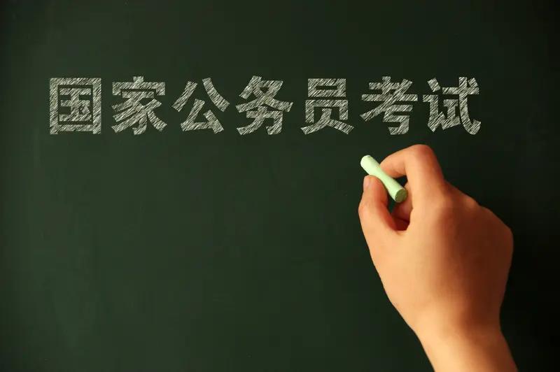 2026年国考笔试成绩刚发布，查询入口已开通啦！考生能登录国家公务员局专题网站，