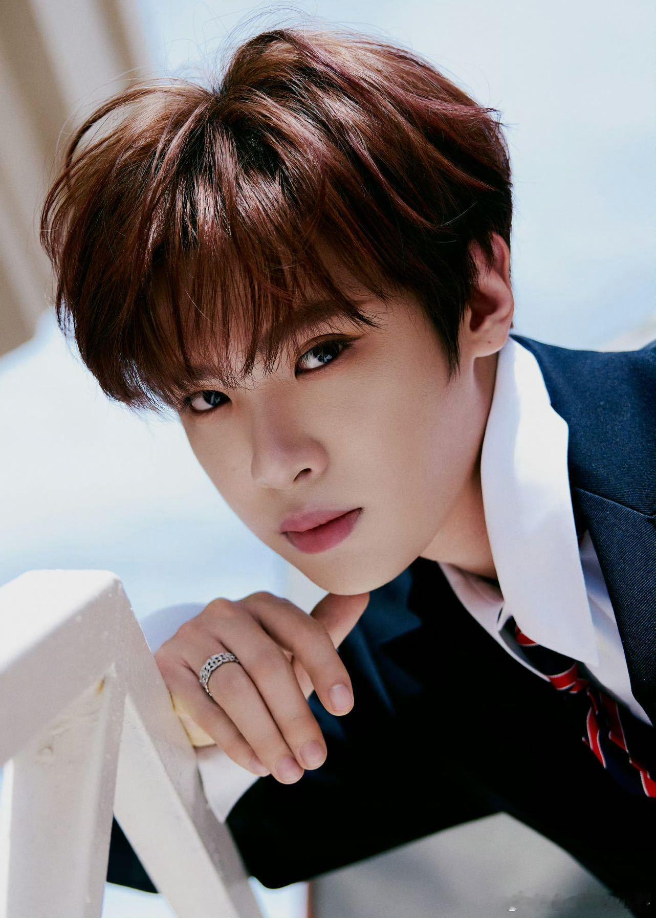 黄明昊 青年导演多多看看我谁留意到黄明昊的颜值优势，小脸承载立体五官，上镜很出彩