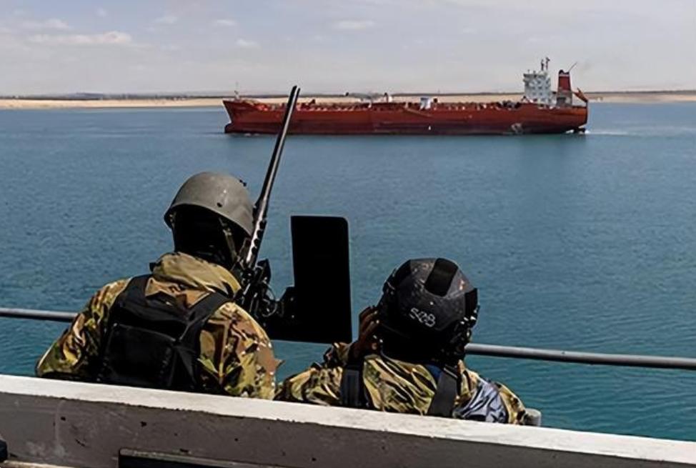 4月14日重磅发声！美国封锁海峡剑指中国，中方强硬回应划红线
 
霍尔木兹海峡航