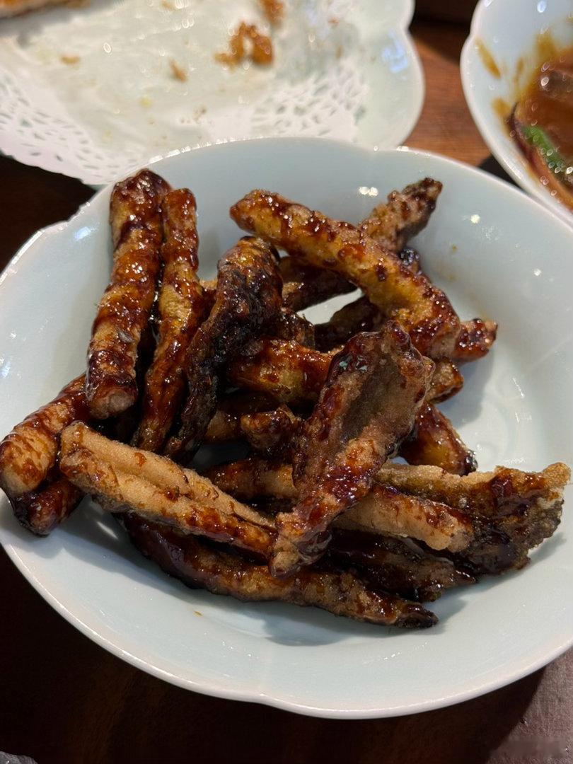 运动day打卡嘀嗒嘀 练球啦～今天在干拌面馆吃到脆鳝段浇头真好吃啊～ 