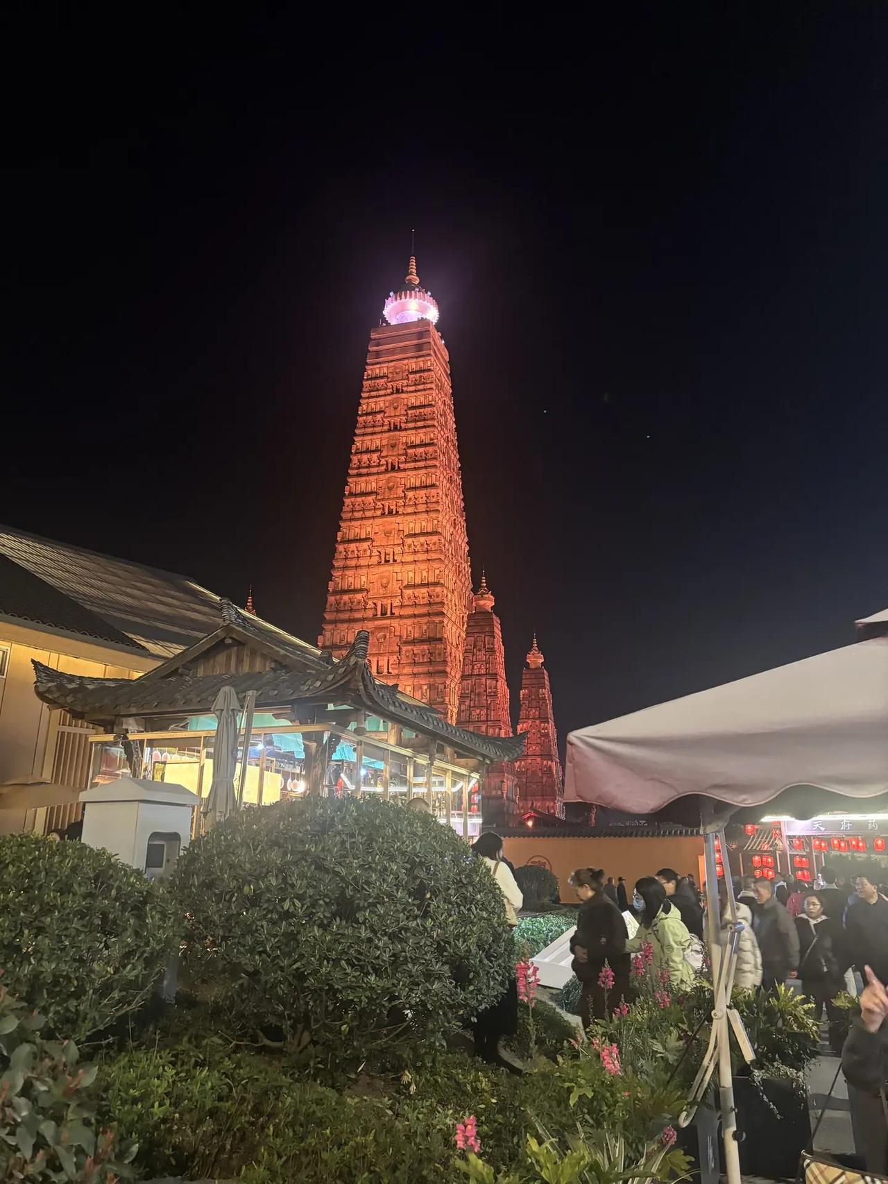 美丽的夜景。玩法合伙人计划