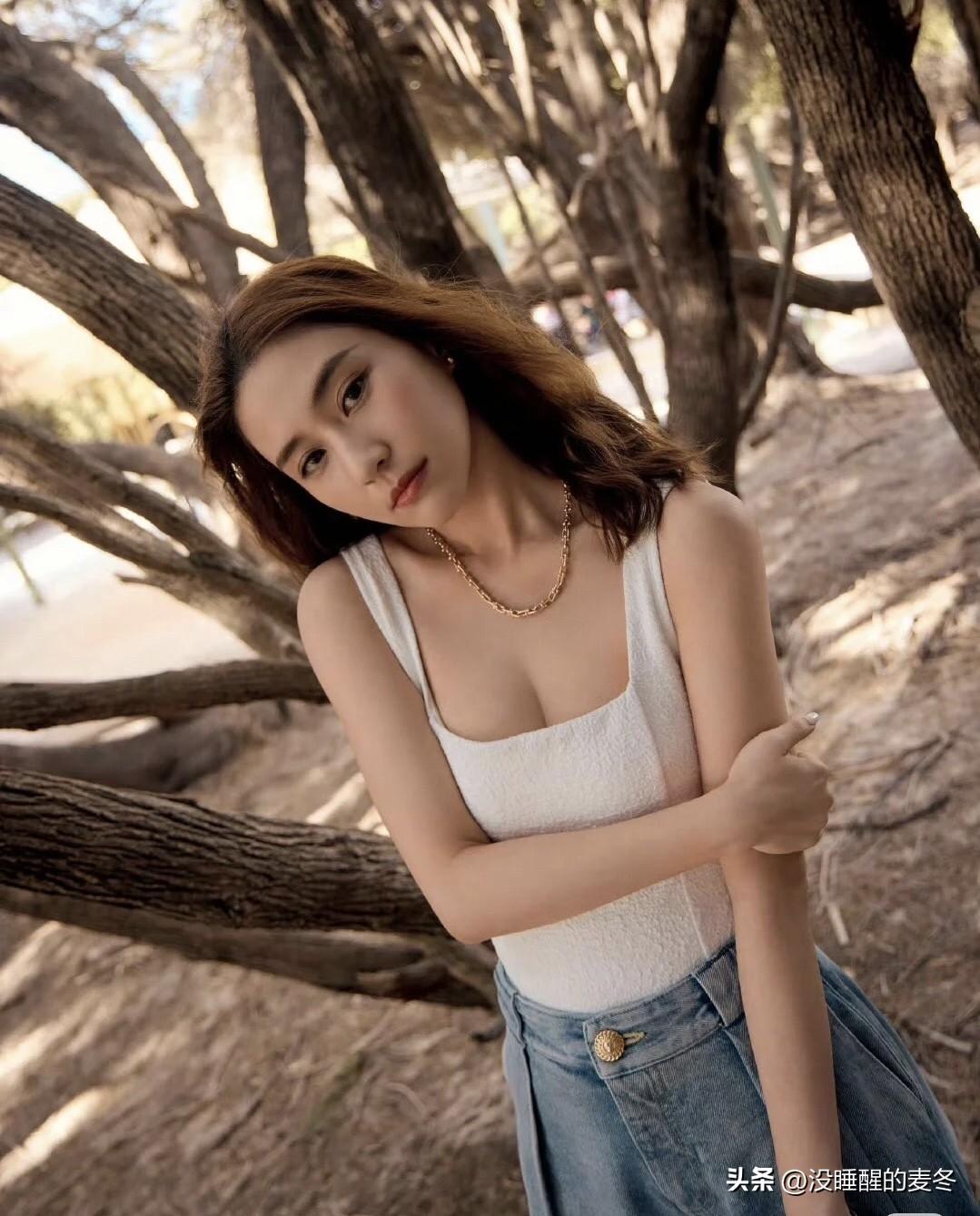 何超莲，1991年5月9日出生于中国香港，澳门赌王何鸿燊之女，知名社交名媛、创业