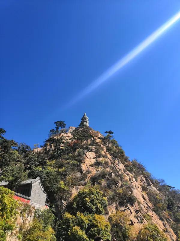 赏千山美景，你来下联
友友请邀对下联 
上联：赏千山美景，
下联：抒万丈豪情。