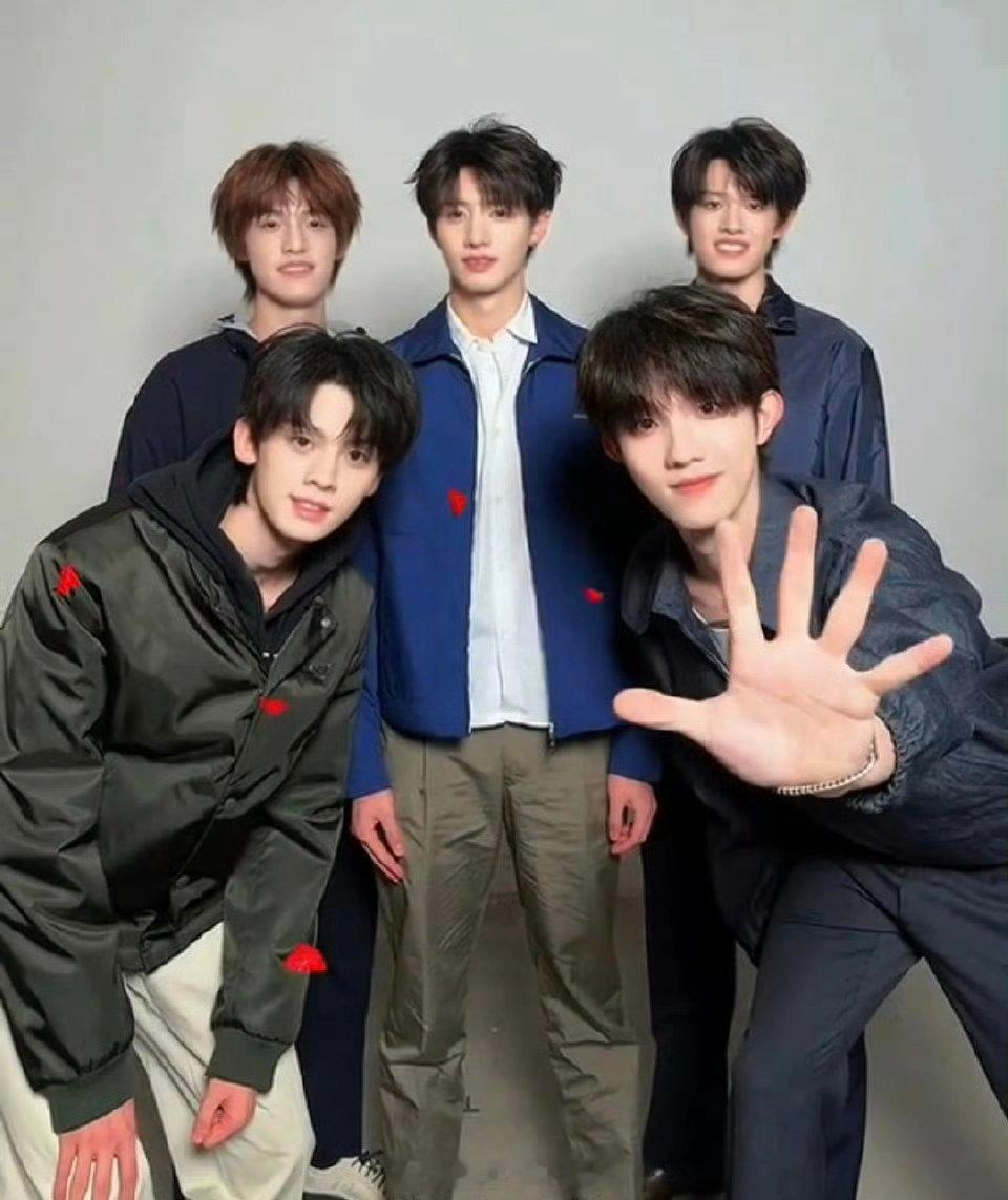 登陆少年即将出席prada米兰大秀，你最期待谁？ 