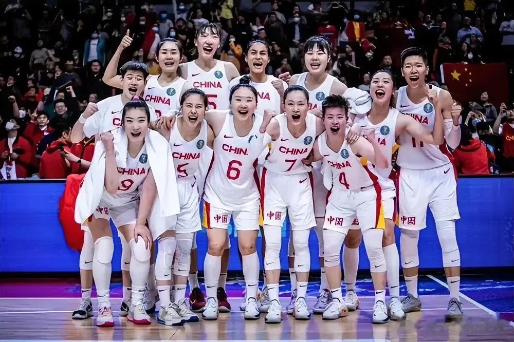 杭州亚运会落幕，根据实力和表现，现役中国女篮最强首发阵容是:

1、首发控卫——