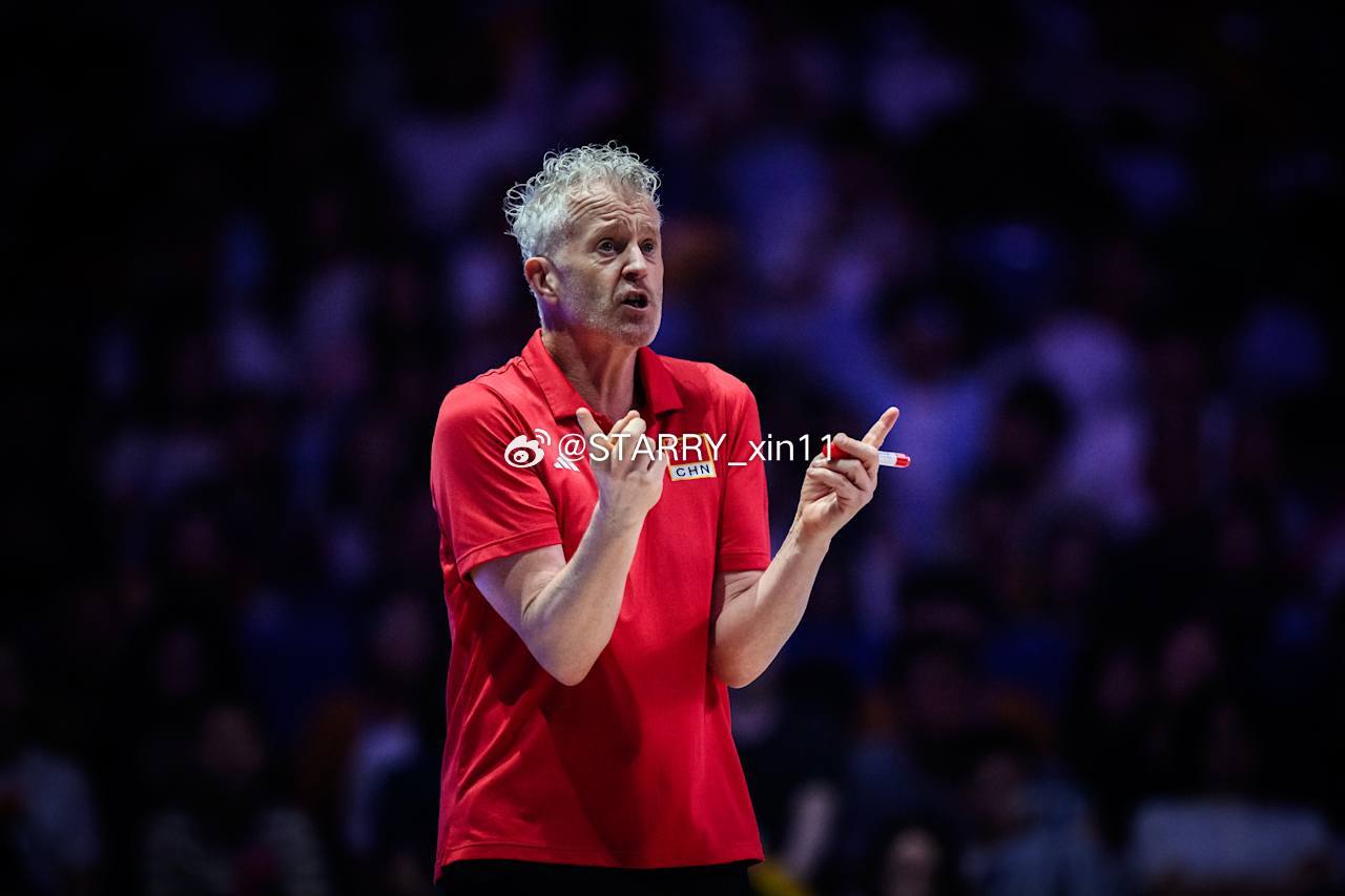 第一批集训名单五个90后，其余都是00后平均年龄23.2岁，平均身高194.4c