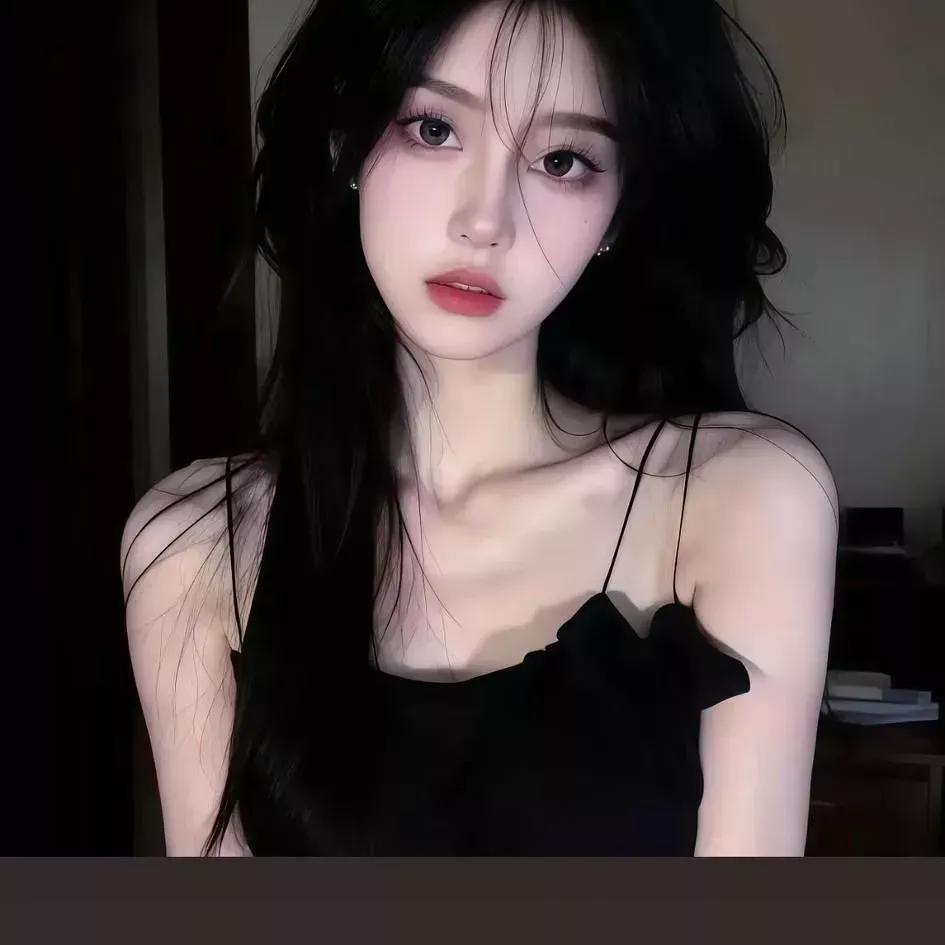 梦幻黑发少女，精致的妆容，迷人心魂。黑发辣妹 黑亮秀发少女 紫色头发少女 金发少