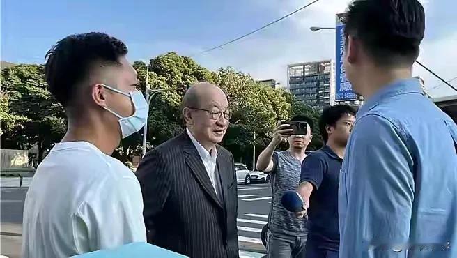 终成“黄梁一梦”，是岛内人都知道，“万年总召”在伪立院资格最老，离伪立院龙头只差