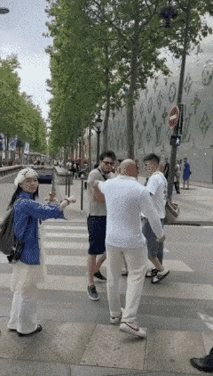 中国人在法国旅游被偷了，这回没惯着他们……😡