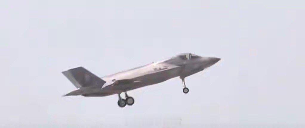 当地时间2月19日晚，北美防空司令部发布声明称，其探测并追踪到2架图-95轰炸机