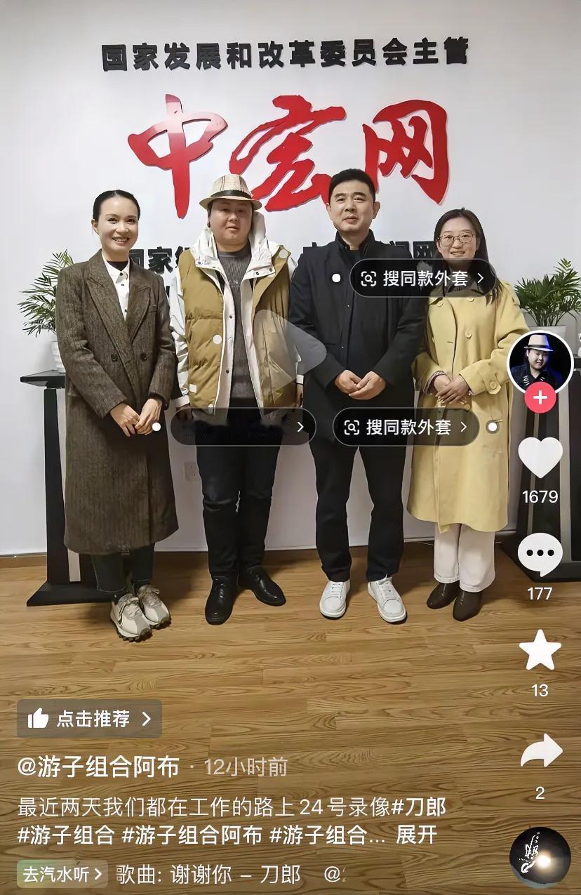 阿布又在炫耀自己与美女的合影照，能去这么重要的地方，还是有魅力。网友说，阿布走哪