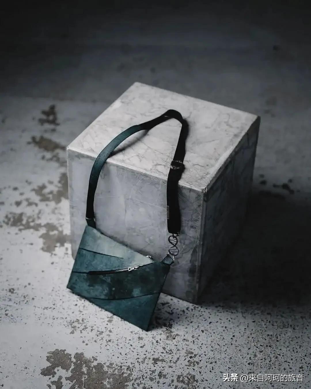 400万的霸王龙皮包，流拍了。

起拍价10万欧元，最高出价就停在15万美元那里