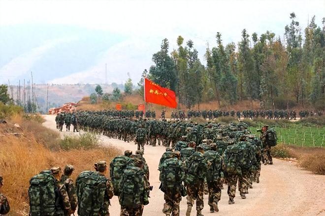 新疆为何有两个内卫总队？武警内卫在省级行政区设总队，通常简称省武警总队。一个省只