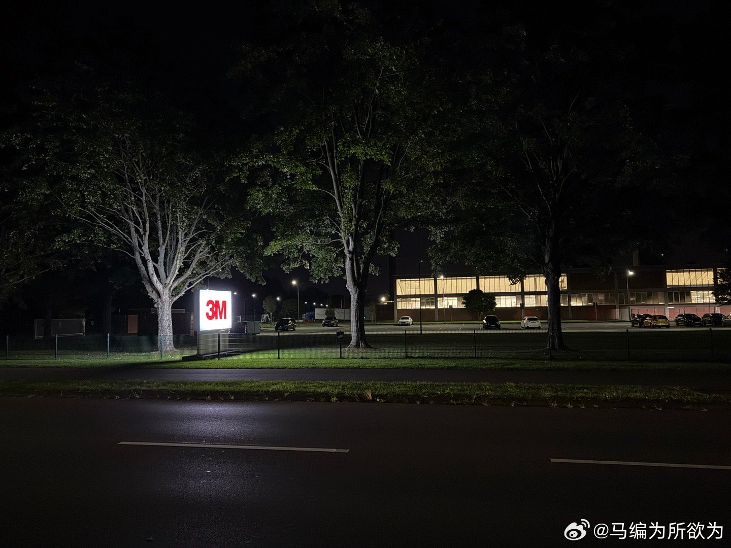 德国城市边缘，很多感觉让我想起西北生活过的工业小镇，比如气味，温度，马路，也有很