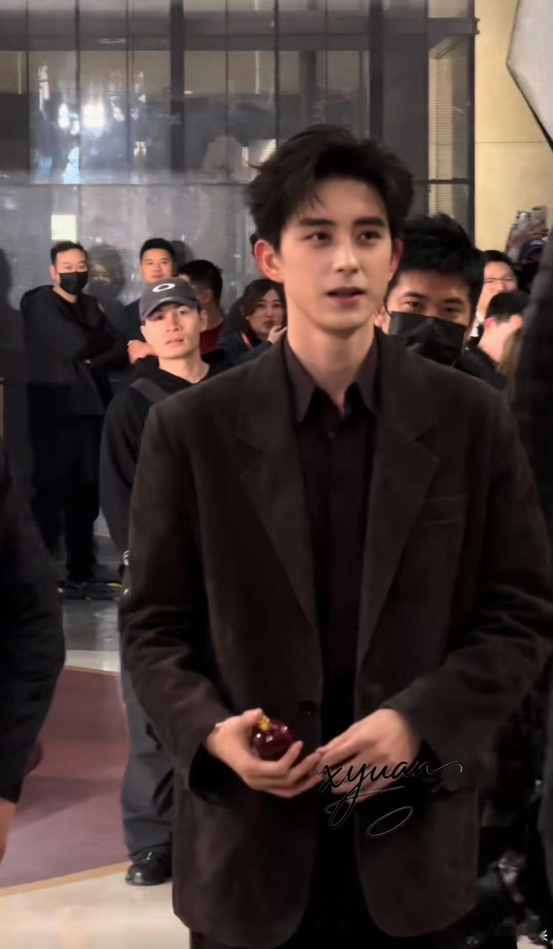 敖瑞鹏因为私生迟到了15分钟敖子脾气那么好，能生气的话，那说明这件事很过分了！ 