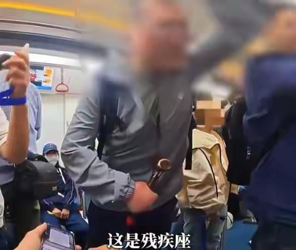 沈阳地铁让座风波：爱心专座不是“特权座”，道德绑架比没让座更寒心
 
5月1日沈