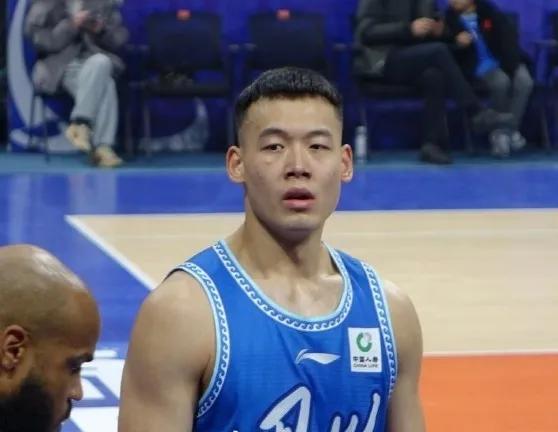 球迷没必要笑话景函一，他代表四川队参加CBA全明星赛，就为了体现参与性

景函一