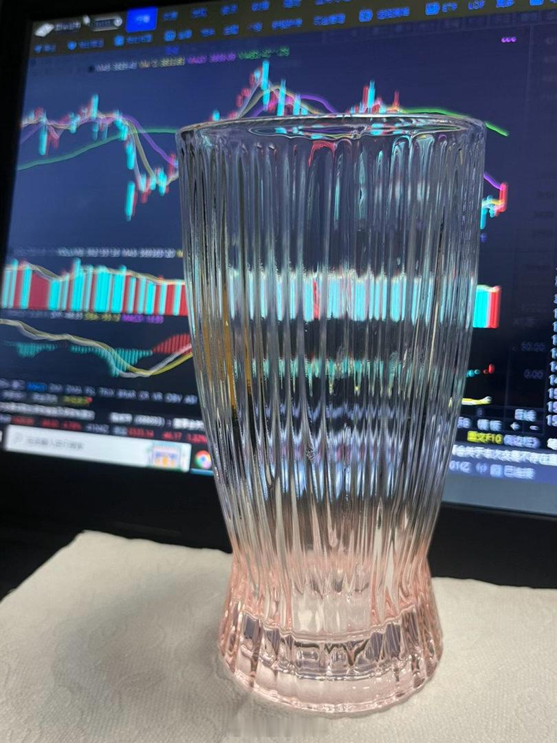 一辈子很短，在犹豫和纠结的时候尽量买自己喜欢的东西，看着就很赏心悦目！越看越喜欢