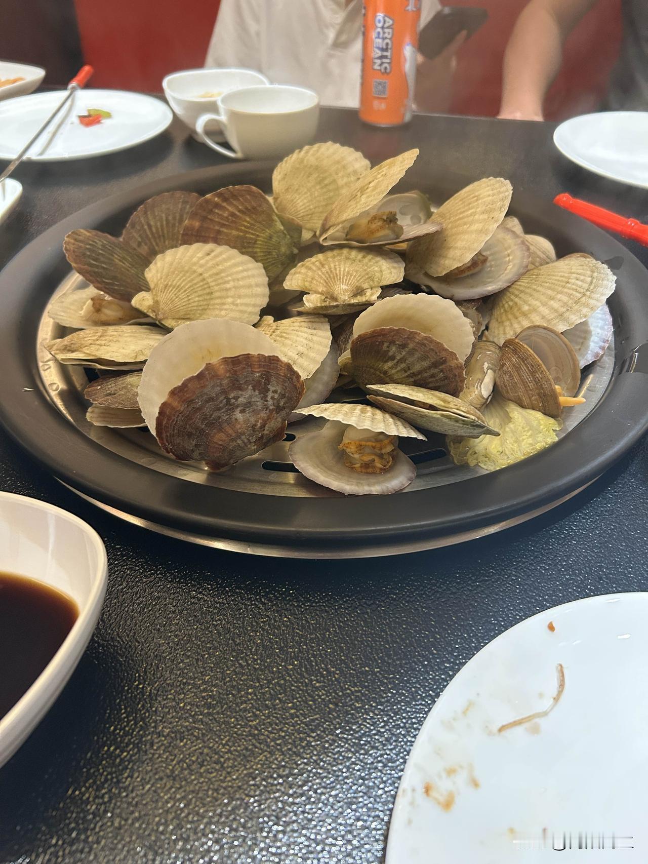 有时候有些委屈是要咽下去的。不为别的，就为了自己的孩子。

今天下午前夫来接两个