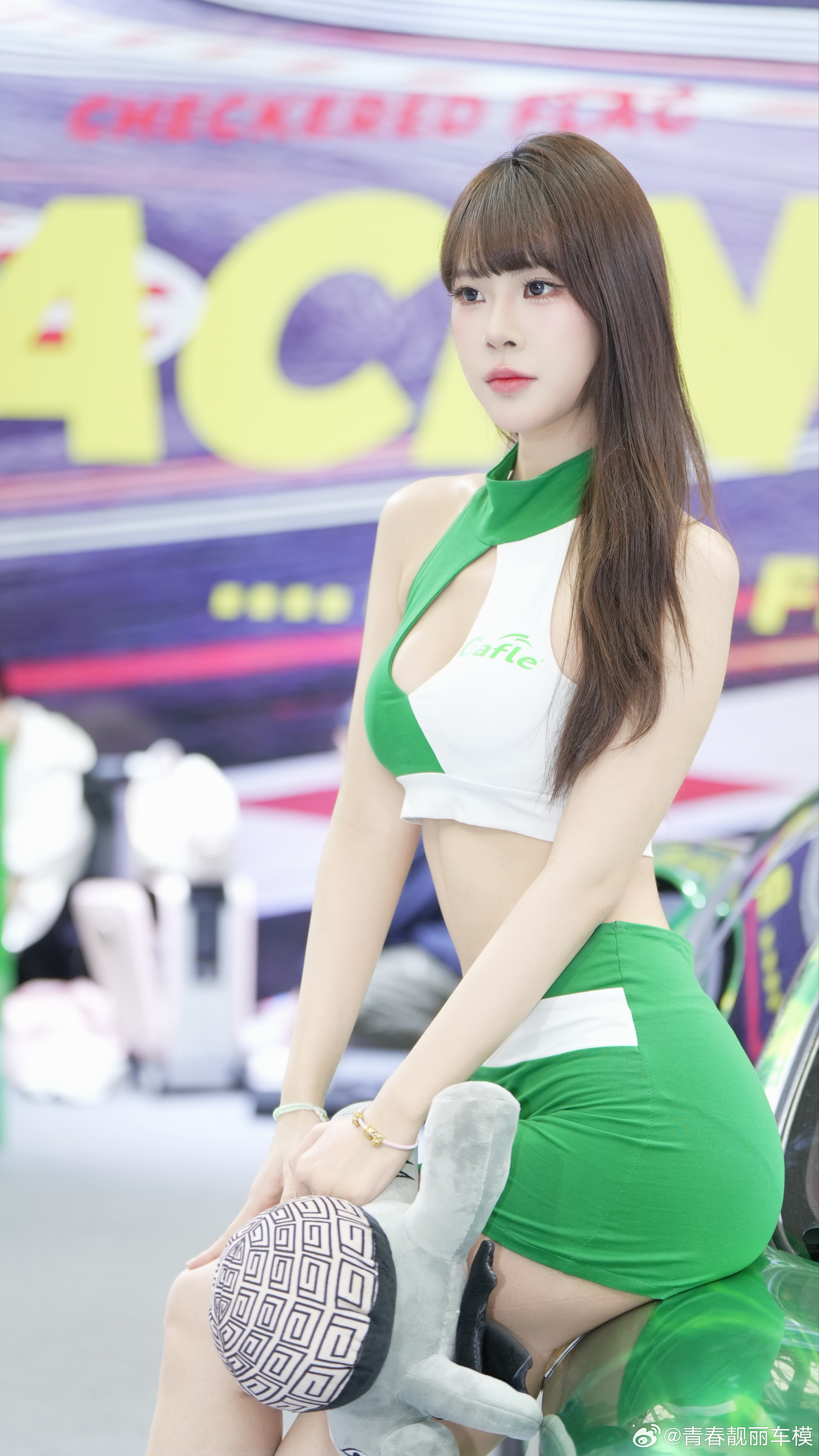 不止是风景，也是展台上的一道绝色。青春靓丽车模苏州gt show模特 苏州