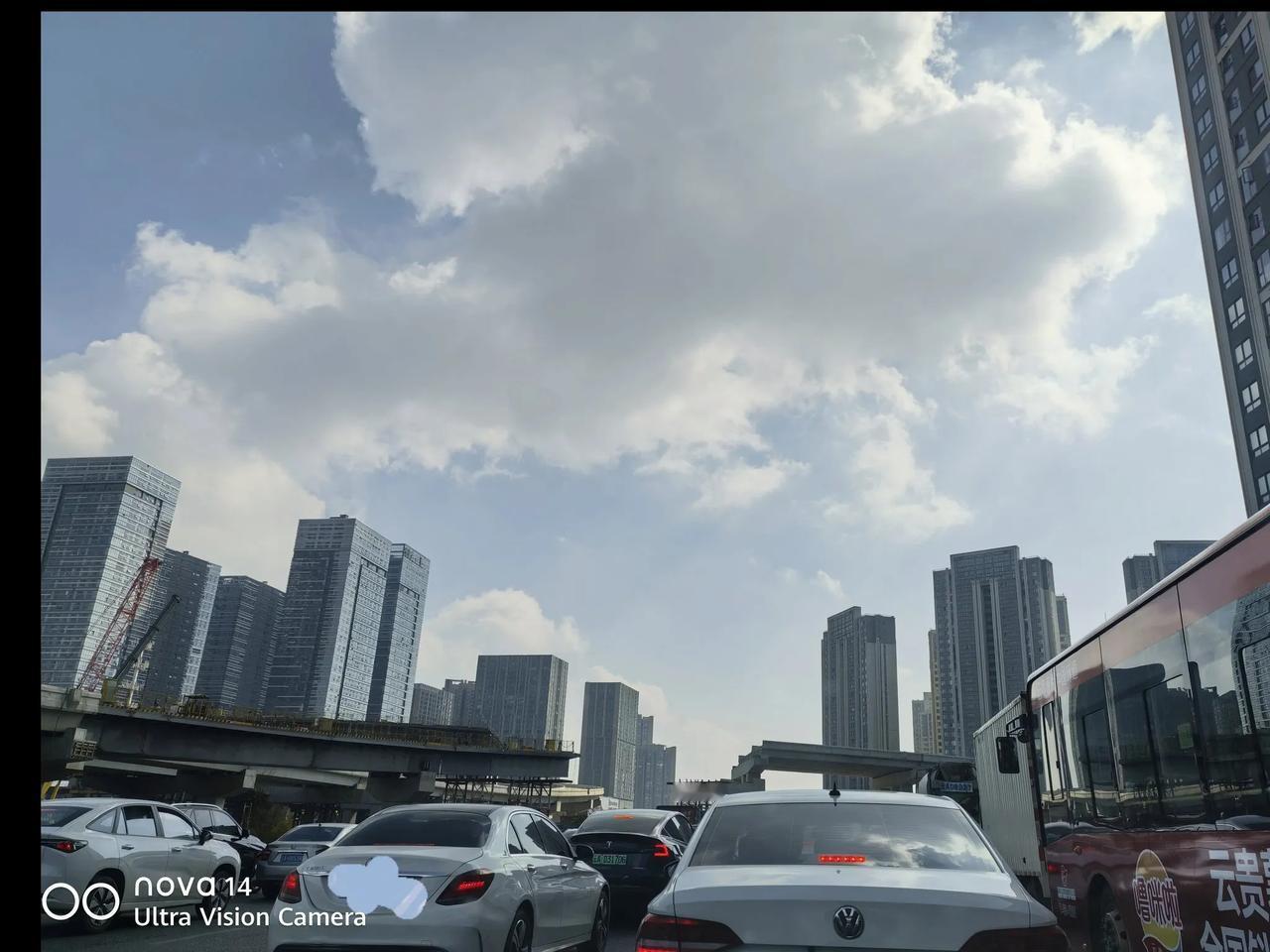 友友们，昆明广福路和昌宏西路的广昌立交快要修好了，正是堵的时候，大家有事情的尽量