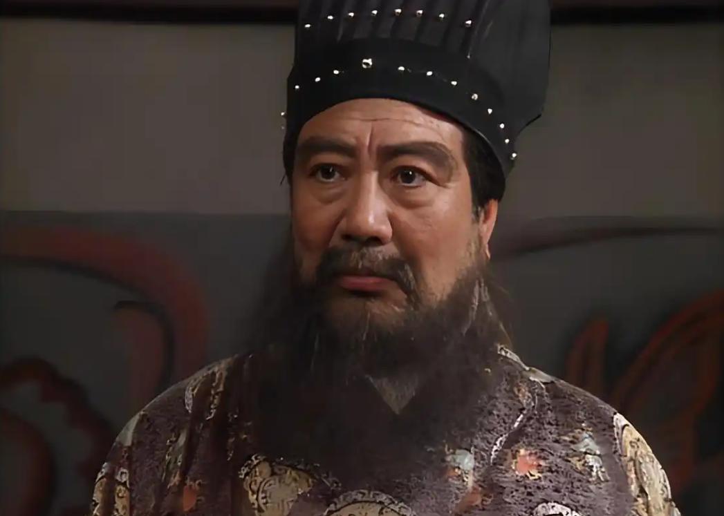 东汉末年，权贵肆意凌辱世人的乱世之中，一位绝色寡妻的美名，悄然传入董卓耳中。
