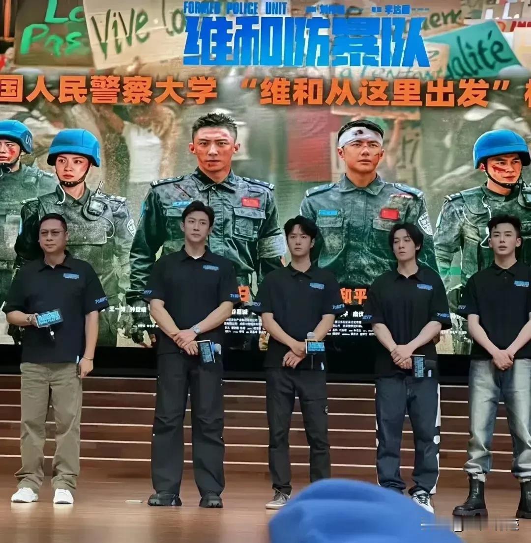 黄景瑜好大只，力量感爆棚，加上高颜值，在男人堆里依然分外显眼！
相信大部分女性真
