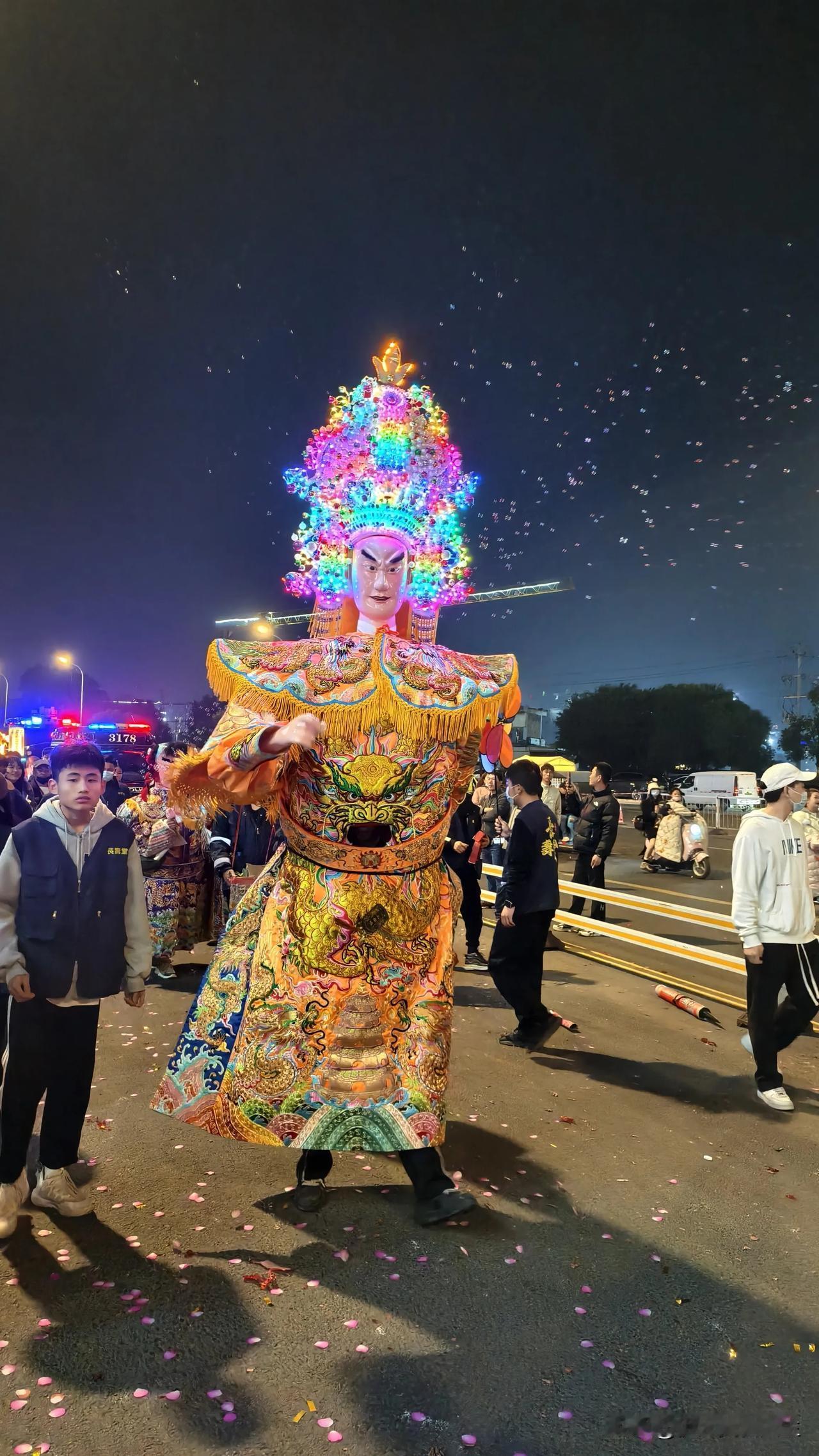 福建游神看福州，福州游神看长乐！
​这非遗也太炸裂了！
“锣鼓喧天，鞭炮齐鸣”，