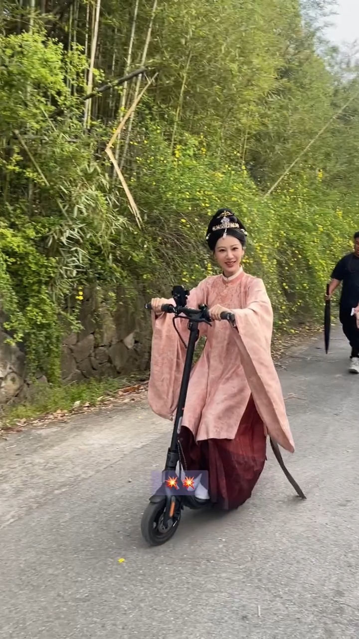 杨紫用长期主义惊艳时光杨紫新手博主状态太喜欢杨紫的vlog风格了，没有刻意包装，