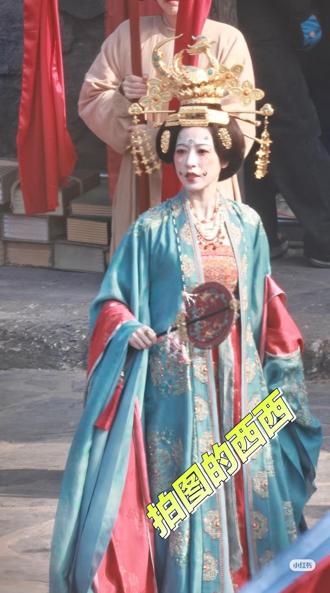 周雨彤太平年大婚造型，撑起来了吗？ 