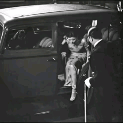 这才是真实的阮玲玉，和张曼玉一点都不像！
我之前觉得阮玲玉的照片只是五官端正，并