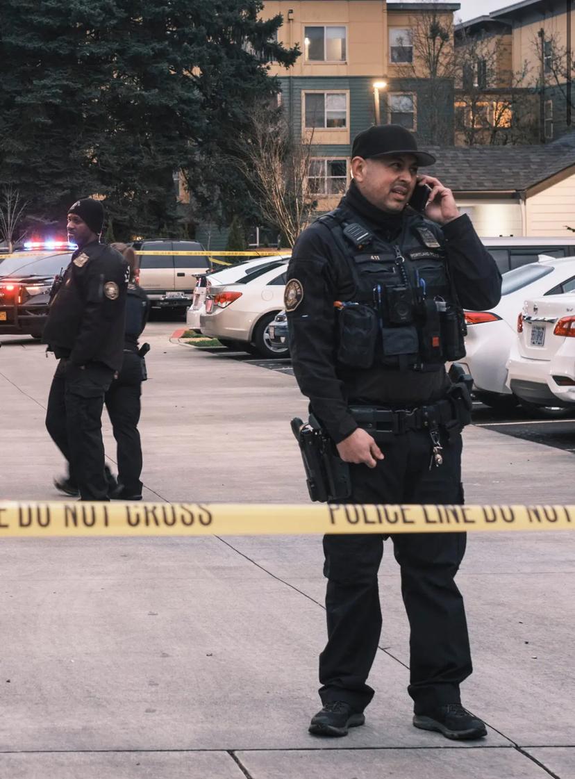 新闻快讯——美国国土安全部称，在波特兰袭击边境巡逻队的两名非法移民系帮派成员及其