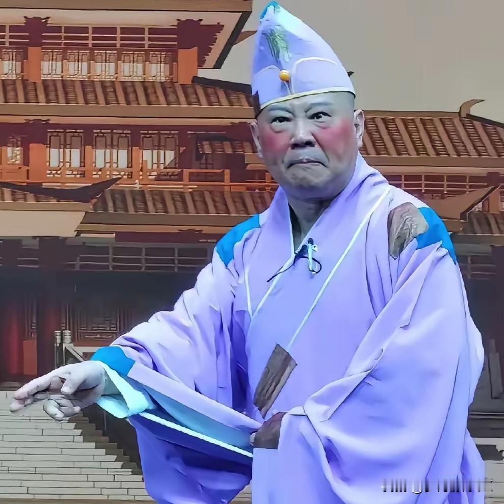 郭德纲这次可真是捅娄子了！2026年7月在武汉演出，他扮济公时把《弹起我心爱的土