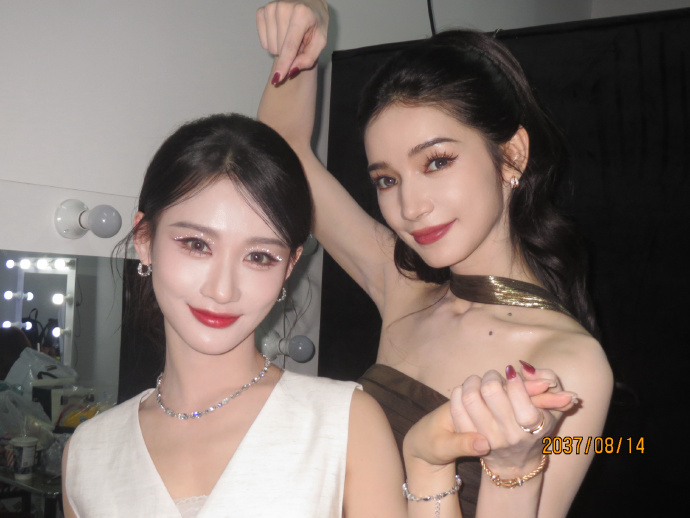 代斯发了2张和何宣林的合照代斯发了15张浪姐合照 阿斯匹林放饭  谁懂啊家人们，