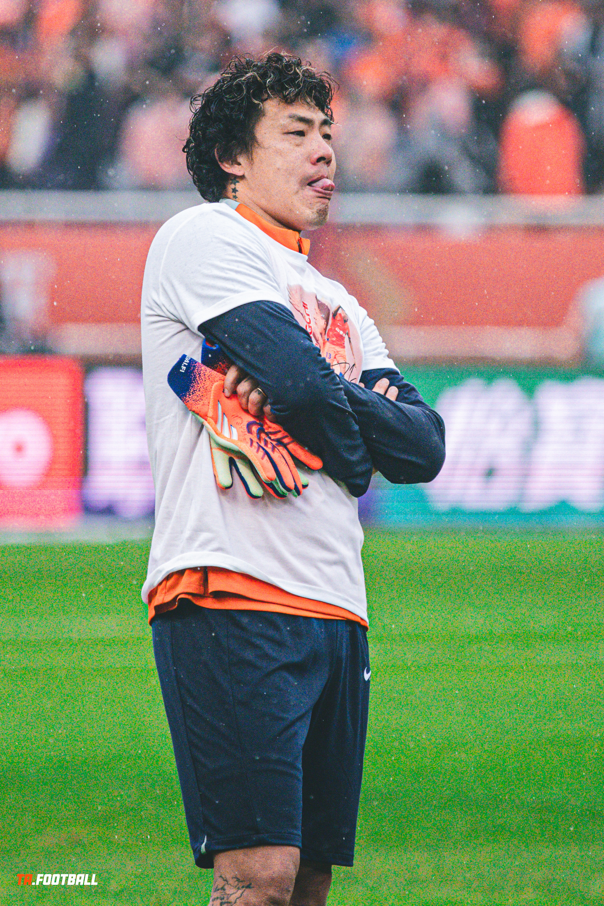 我最不忍看你  背向我转面要走的一刻  不必诸多眷恋山东泰山2比1北京国安中超联