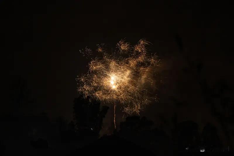 今年我们这里不准放烟花，你们那里可以放吗？马上快过年了，过年最烘托气氛的莫过于燃