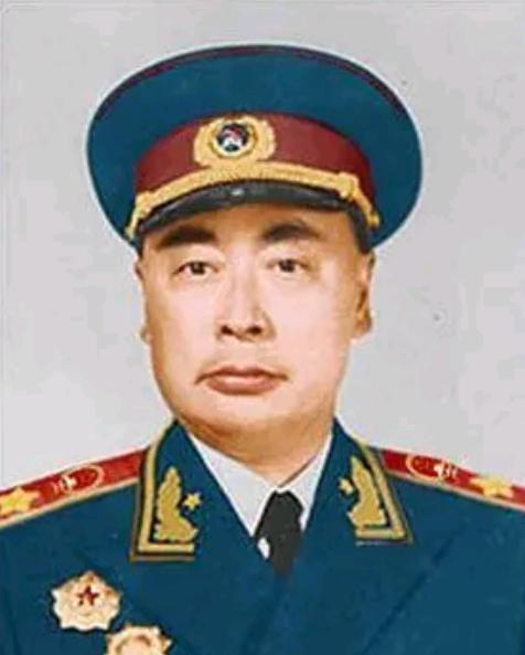 1937年，陈宏被捕，供出了陈毅，敌人设计诱骗陈毅下山。陈毅下山时，因口渴向少妇