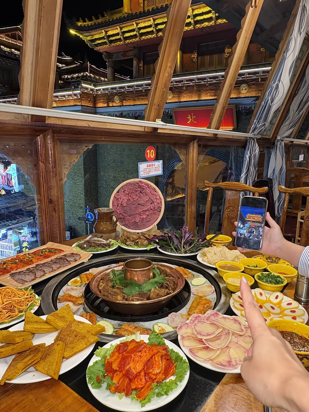 是谁发现了香格里拉这个窗台夜景呀！！
