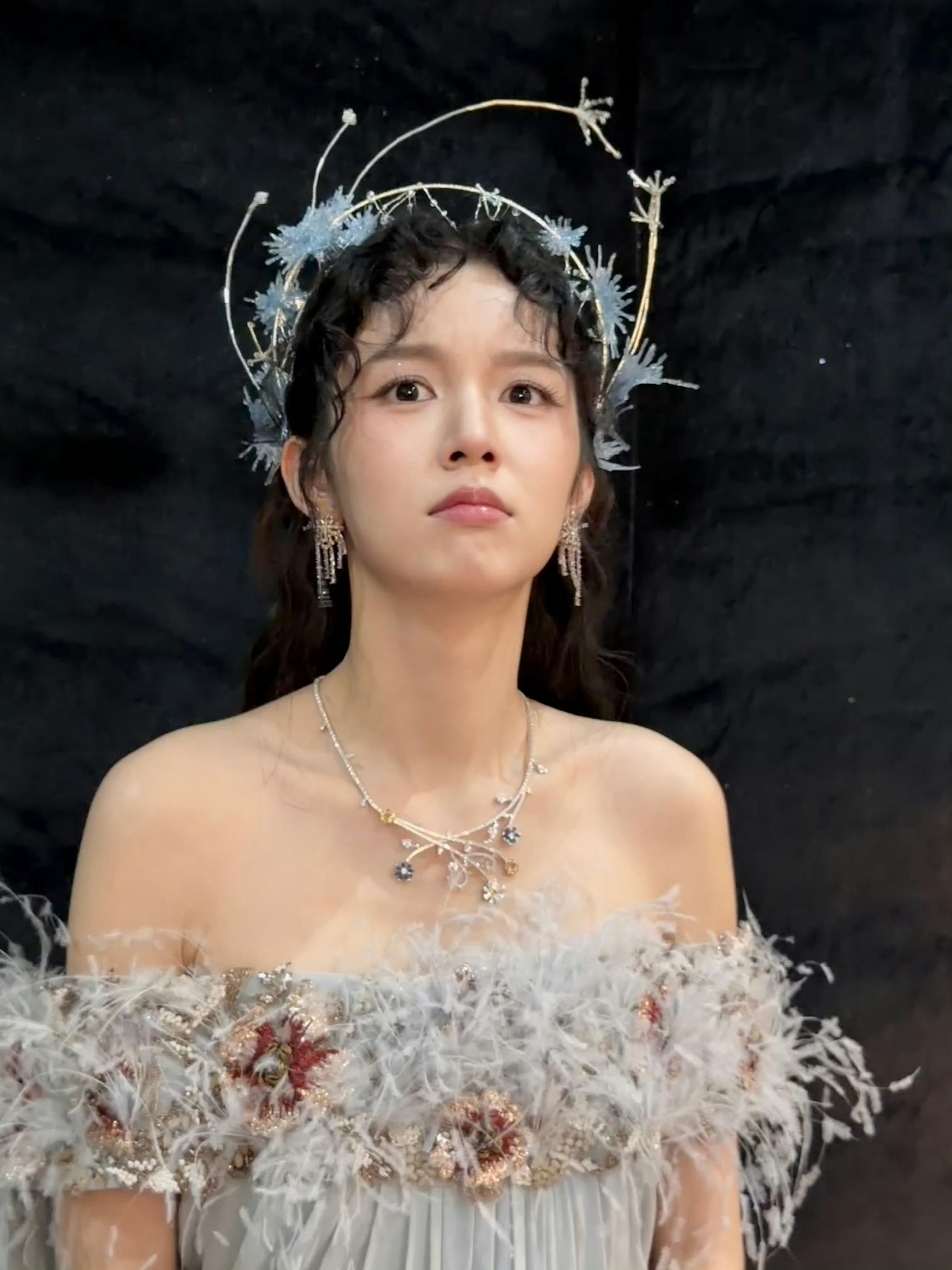 周也 油画神女 微博之夜也子既有神图又有表情包，都收藏了微博之夜