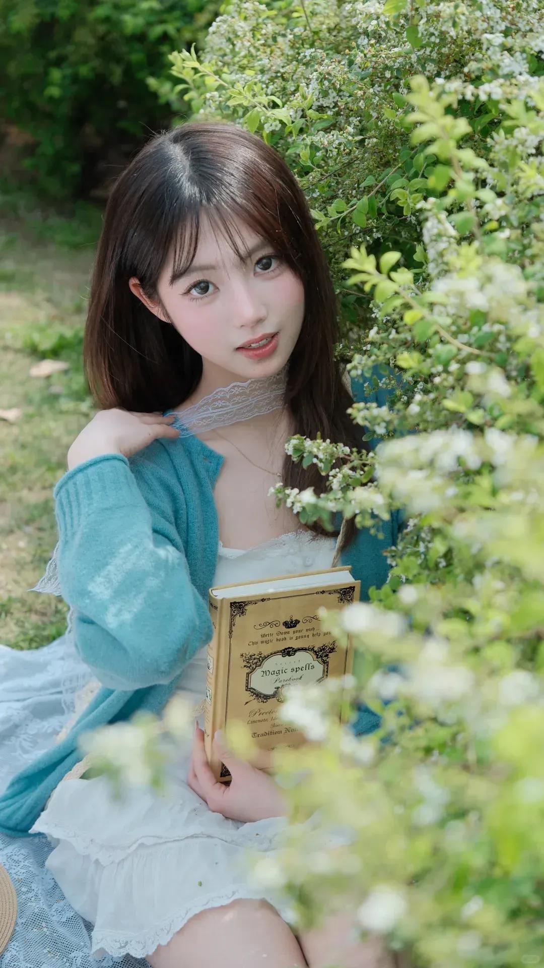 分享唯美的美照藏在鲜花下的心事清纯甜美的样子漂亮吗