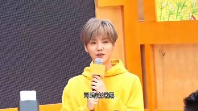 司晓迪曝鹿晗给她花了不止8888元回顾整起风波，最早司晓迪放出聊天截图、转账截图