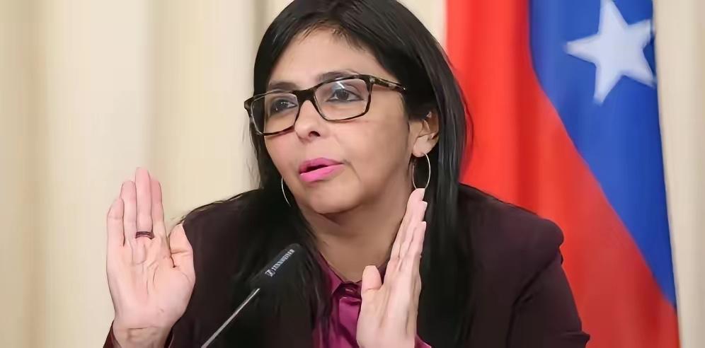 特朗普算盘落空了！
特朗普都还没来得及高兴，结果委内瑞拉宪法法院，命令委内瑞拉执