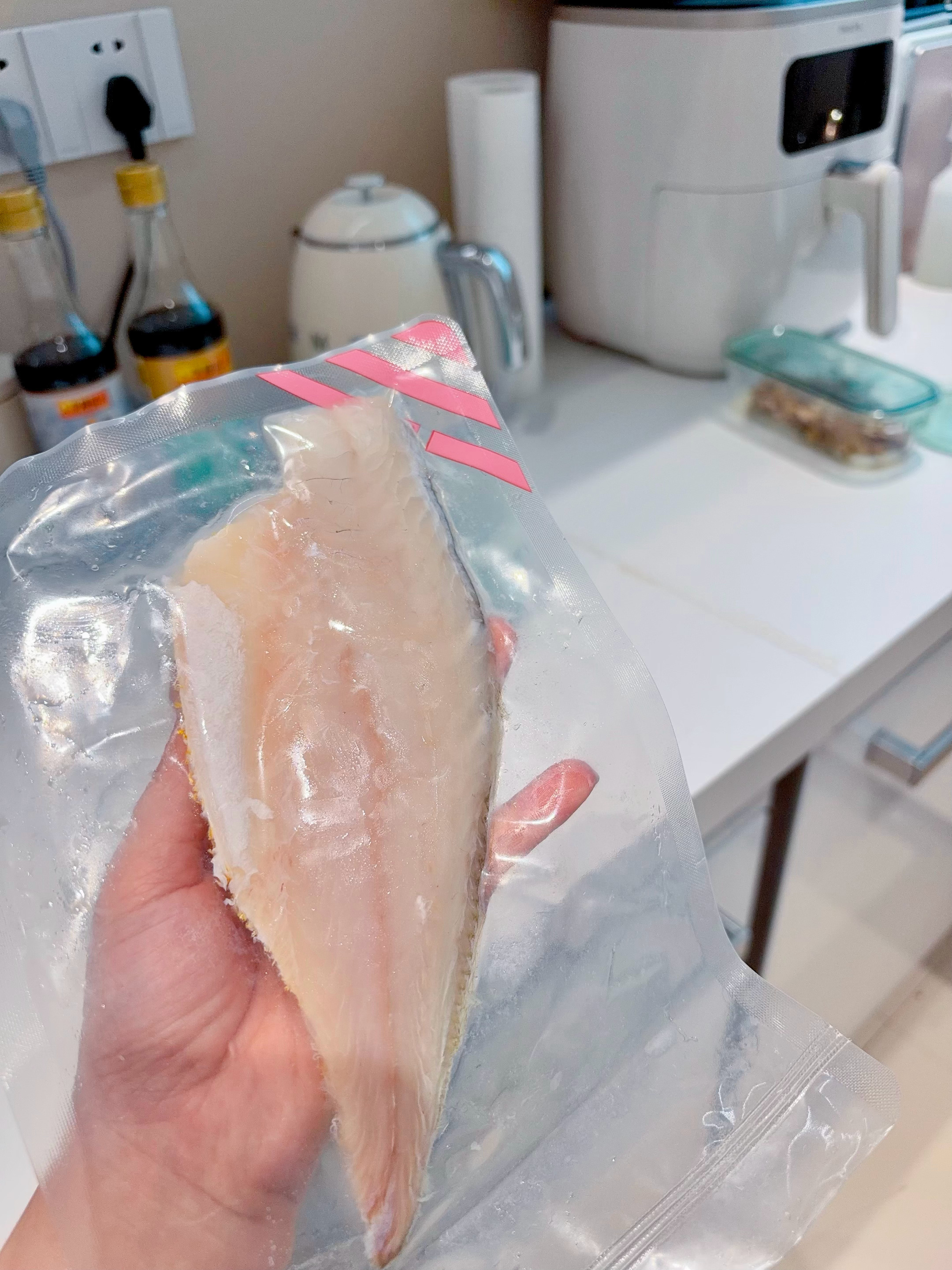 螺汤烫菜 从小就爱吃随便丢点什么进去煮都好吃今天突发奇想 放了一块鱼柳这个黄花鱼