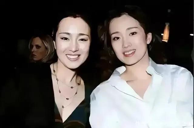 电视剧《狗剩快跑》里的狗剩的干妈，早期是巩俐的替身。我认真看了又看，真心分不出来