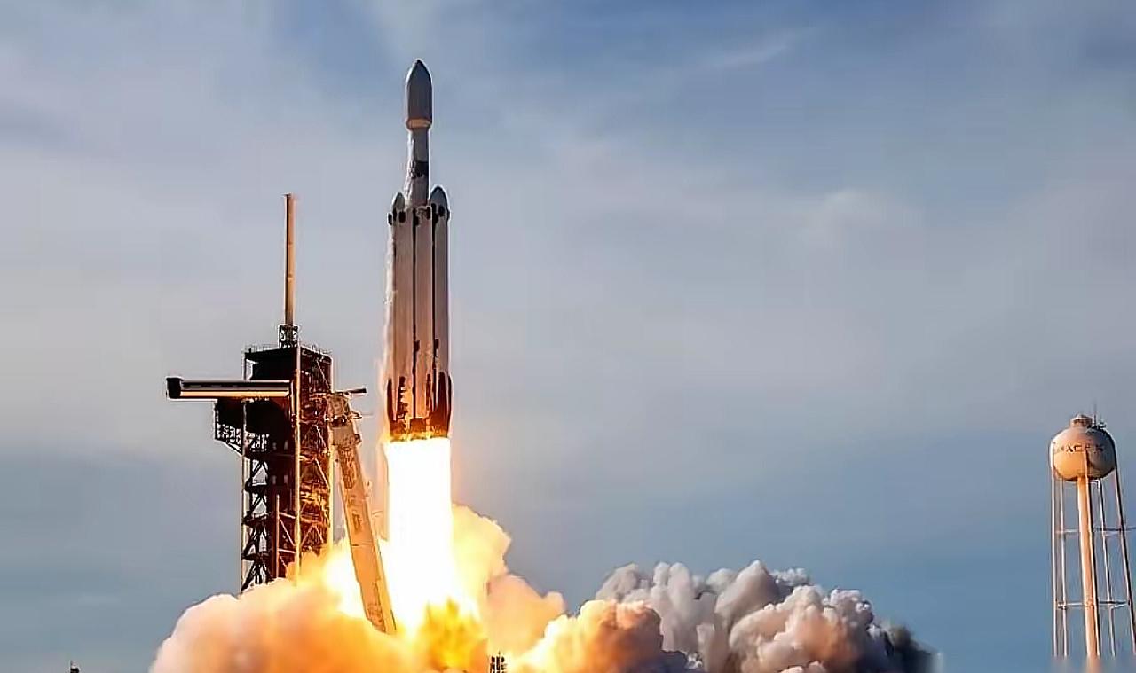 三颗卫星打水漂！喷子别急着踩，马斯克当年炸得更惨！

又掉下来了。
三颗卫星，打