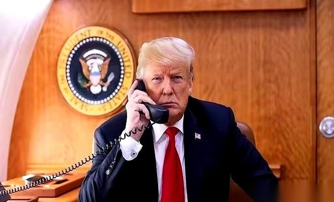 你猜怎么着？之前卡我们脖子那只手，现在居然要主动伸过来握手了。
三星、SK海力士