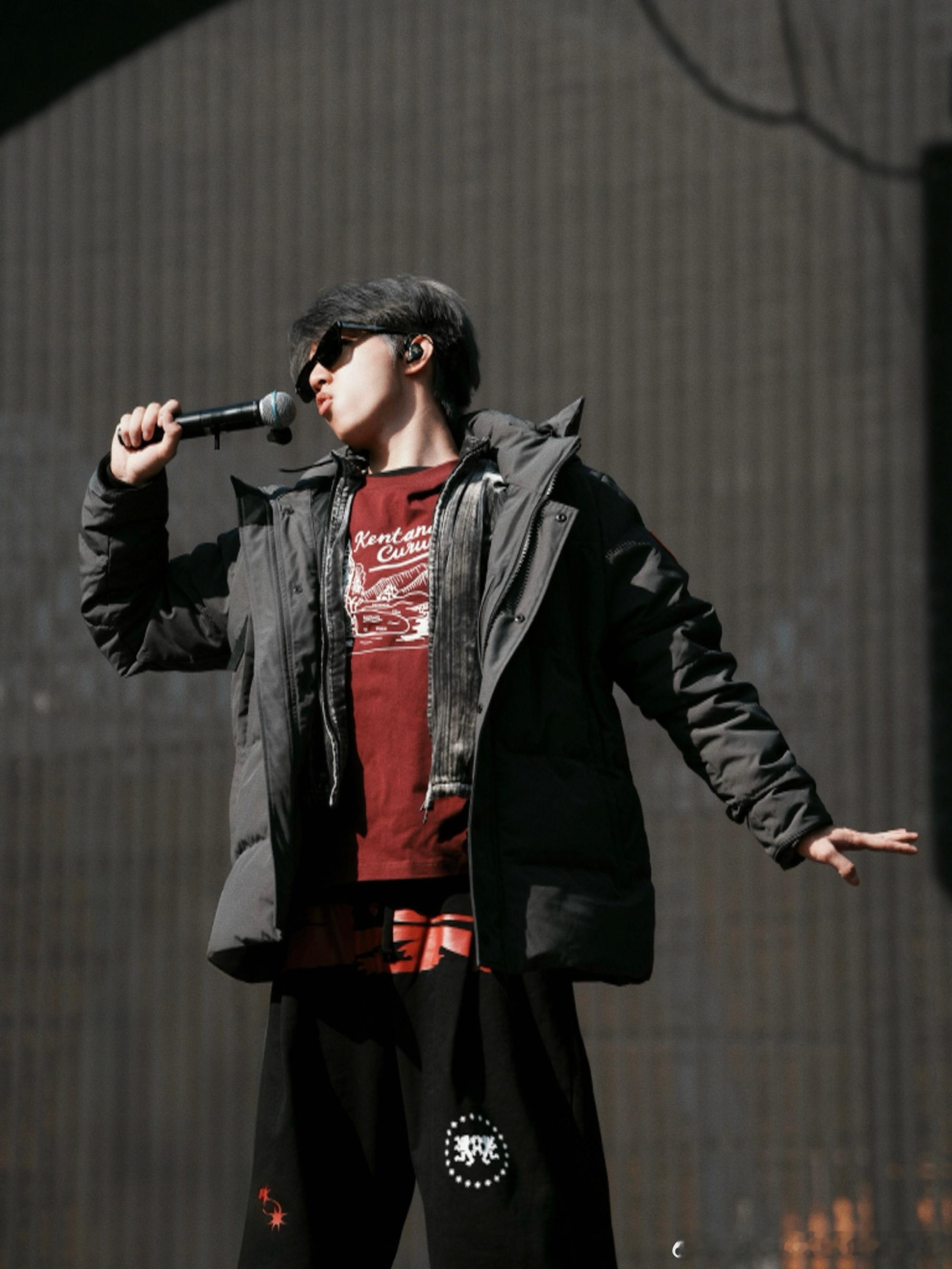 刘耀文演唱会最新预告来啦，小狗噘嘴，今晚见啦 