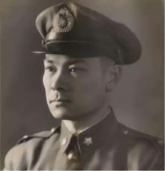 1949年11月，国民党军暂编第五军军长喻英奇顽固不化，妄图死守廉江城。当天，喻
