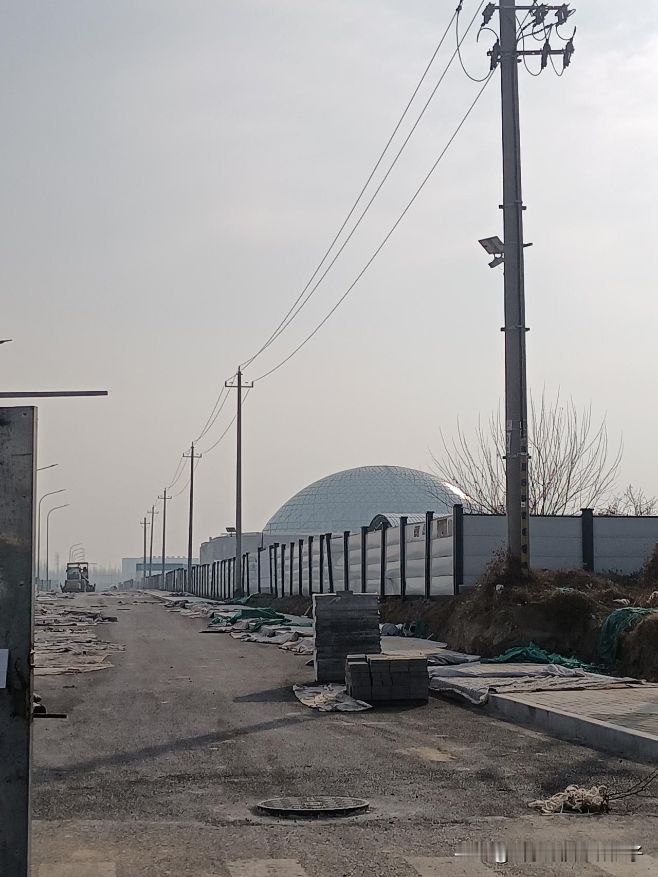 医学中心济齐路～齐鲁新院区附近～～

山大这个医学攻关平台快竣工了～～

市疾控