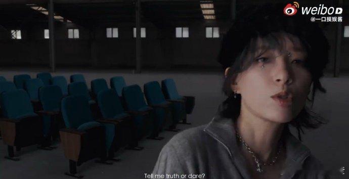 李斯丹妮封闭货车里跳舞 家人们谁还没看李斯丹妮在封闭货车里跳舞！这创意我给满分！